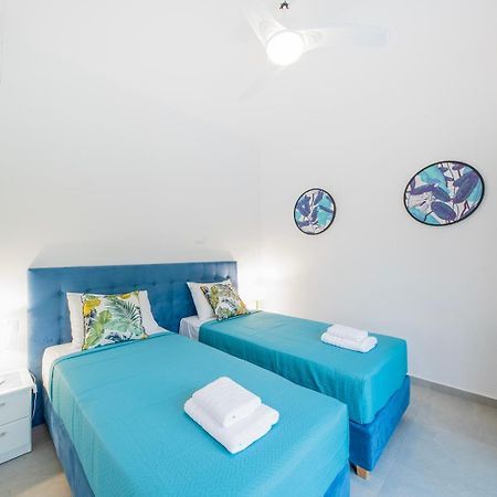 Villa Ami, Roda, Corfu: 10 Guests, Heated Pool, Private Mini Golf, Pool Table & More!! Luaran gambar