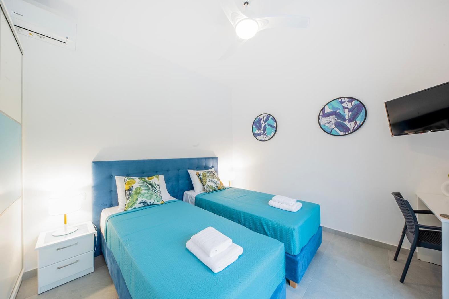 Villa Ami, Roda, Corfu: 10 Guests, Heated Pool, Private Mini Golf, Pool Table & More!! Luaran gambar