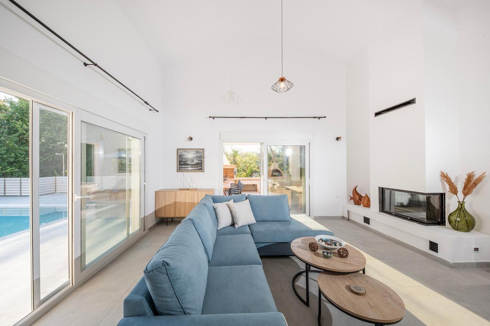 Villa Ami, Roda, Corfu: 10 Guests, Heated Pool, Private Mini Golf, Pool Table & More!! Luaran gambar