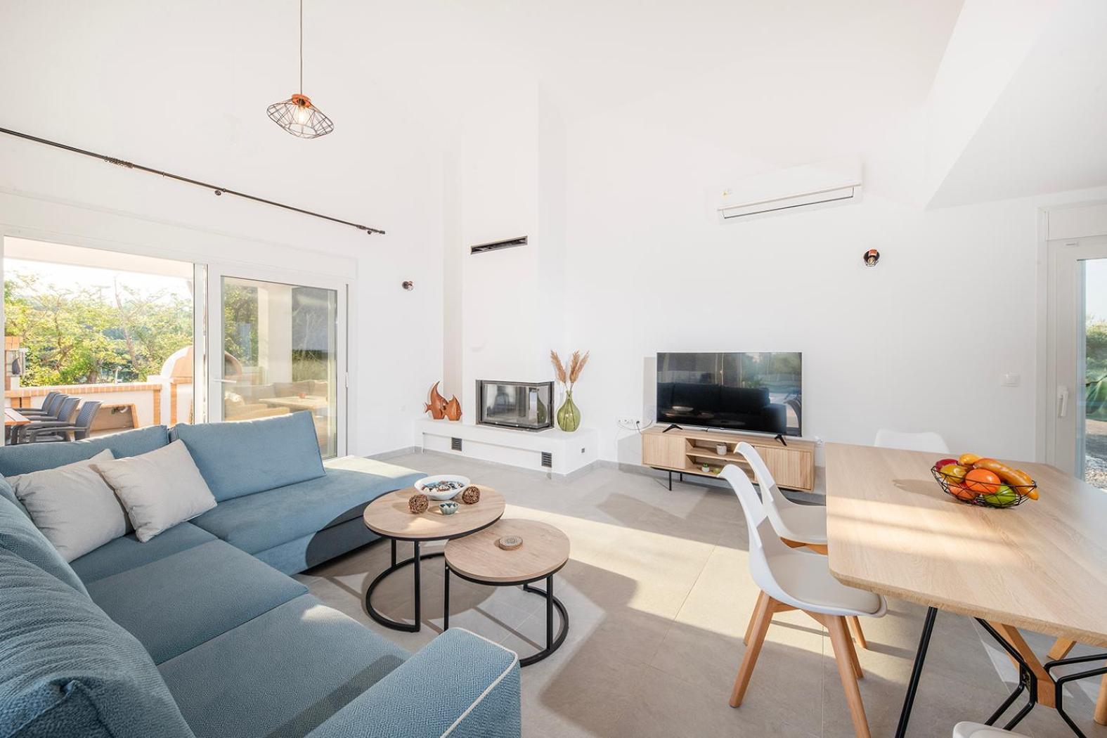 Villa Ami, Roda, Corfu: 10 Guests, Heated Pool, Private Mini Golf, Pool Table & More!! Luaran gambar