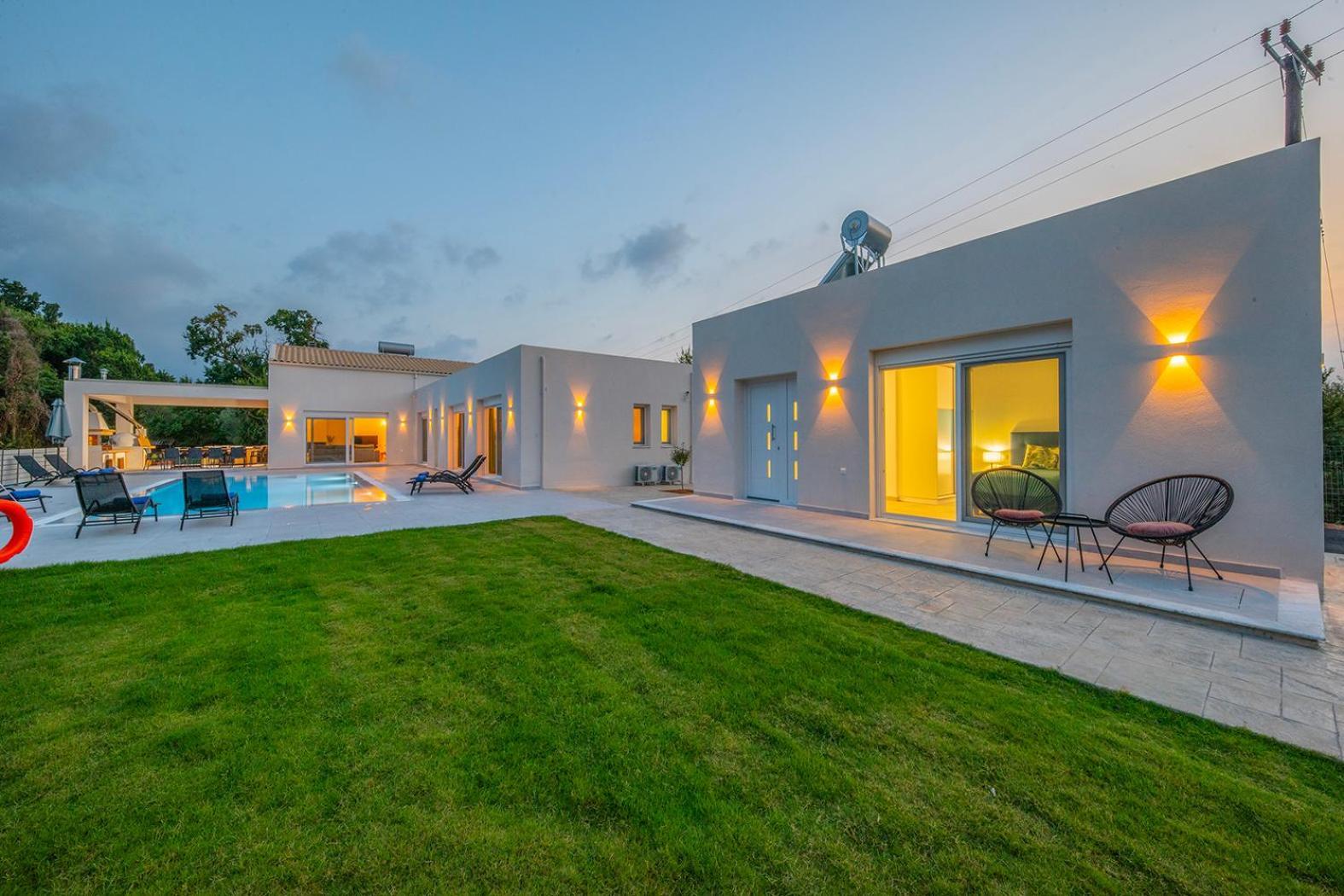 Villa Ami, Roda, Corfu: 10 Guests, Heated Pool, Private Mini Golf, Pool Table & More!! Luaran gambar