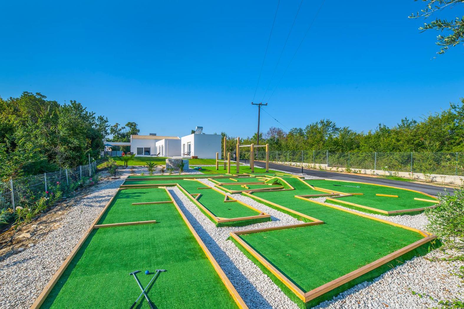 Villa Ami, Roda, Corfu: 10 Guests, Heated Pool, Private Mini Golf, Pool Table & More!! Luaran gambar